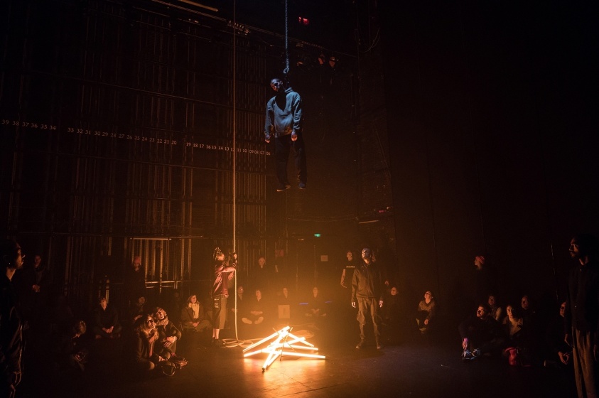 G.R.O.O.V.E. (Bintou Dembélé) le 02 mars 2023 à l'opéra de Lille.
Bintou Dembélé: conception, chorégraphie et jeu.
Avec Wilfried Blé « Wolf », Guillaume Chan Ton, Nadia Cyrielle Gabrieli Kalati « Nadeeya », Marion Gallet, Cintia Golitin, Adrien Goulinet, Mohammed Medelsi « Med », Alexandre Moreau « Cyborg », Salomon, Mpondo-Dicka « Bidjé », Michel Onomo « Meech », Féroz Sahoulamide, Marie Ndutiye danse Célia Kameni voix Charles Amblard guitare et lapsteel Avec la collaboration du Flow – Centre Eurorégional des Cultures Urbaines et la participation de Élise André, Indraline Payet, Tiphanie Casanova, Cindy Chopngui, Tassline Driss, Cécile Félix, Marie Froumentin, Adrienne Lebrun, Kinta Mendy, Michaela Piklova, Émeline Roukia, Alisson Varenne, Alfred Vivier, Shaïmâa Bekirane.
Photographie : FREDERIC IOVINO