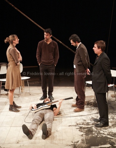 " SISYPHSKI" - mise en scène: Thomas Piasecki, avec: Nicolas Cornille, Joseph Drouet, Marie Pavlus Smolarek, Sylvain Pottiez, Guillaume Hairaud. Du 03 au 06 mars 2010 au Théâtre de la Verrière à Lille - photographie © Frédéric Iovino