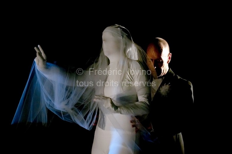 LA VIE DANS LES PLIS de Blandine Savetier et Thierry Roisin - 2011 - photographie © Frédéric Iovino