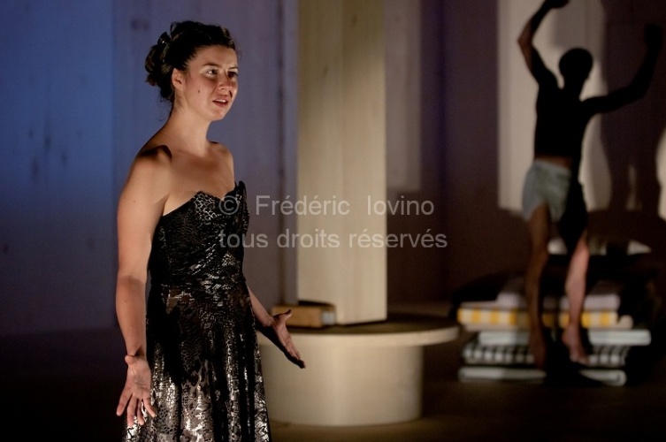 LA VIE DANS LES PLIS de Blandine Savetier et Thierry Roisin - 2011 - photographie © Frédéric Iovino