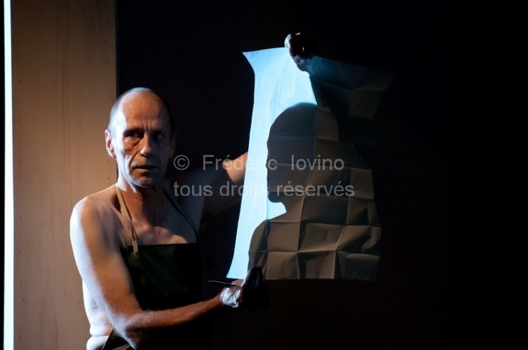 LA VIE DANS LES PLIS de Blandine Savetier et Thierry Roisin - 2011 - photographie © Frédéric Iovino