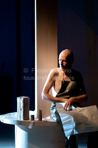 LA VIE DANS LES PLIS de Blandine Savetier et Thierry Roisin - 2011 - photographie © Frédéric Iovino
