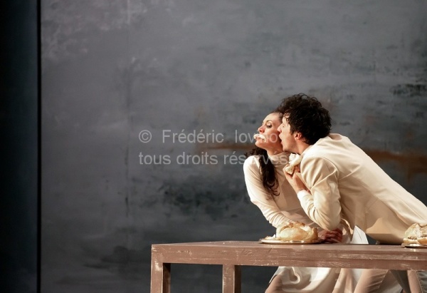 SYNCHRONICITY de Carolyn Carlson (2012)Au Colisée de roubaix du 04 au 06 avril 2012Avec Riccardo Meneghini, Isida Micani - Photographie © Frédéric Iovino