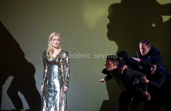 MEDEE, Tragedie lyrique de Marc-Antoine Charpentier, Direction musicale : Emmanuelle Haim, Mise en scene: Pierre Audi.Du 12 au 23 octobre 2012 au Theatre des Champs-Elysees, ParisAvec: Sophie Karthauser (Creuse), Anders Dahlin (Jason)  © Frédéric Iovino