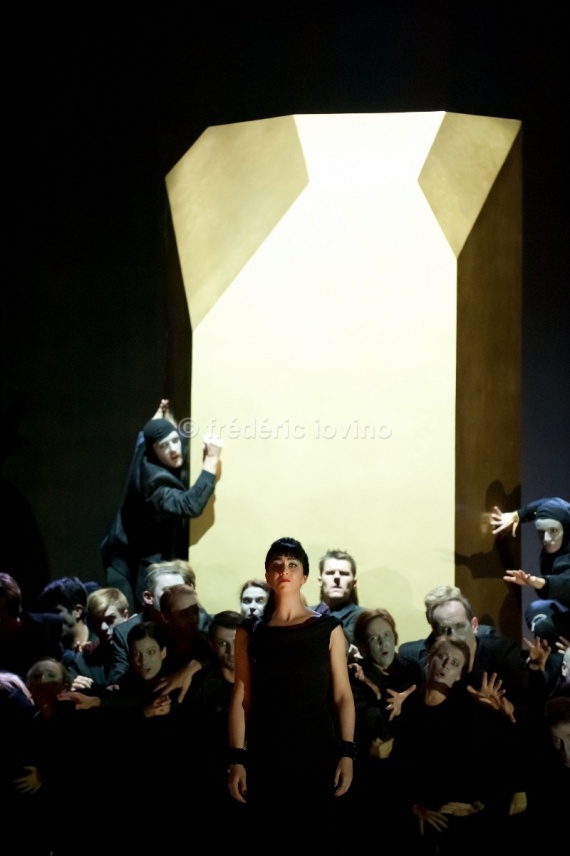 MEDEE, Tragedie lyrique de Marc-Antoine Charpentier, Direction musicale : Emmanuelle Haim, Mise en scene: Pierre Audi.Du 12 au 23 octobre 2012 au Theatre des Champs-Elysees, ParisAvec: Michele Losier (Medee) © Frédéric Iovino