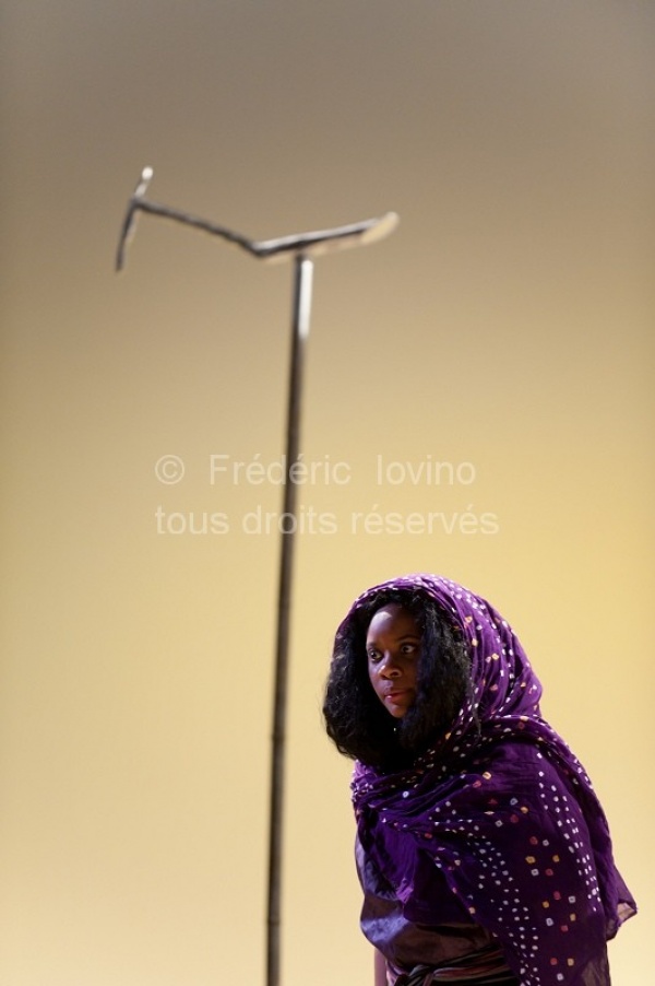 RETOUR À ARGOS du 15 au 28 mars 2013 au Théâtre du Nord à Lille. Mise en scène: Irène Bonnaud. Avec  Ludmilla Dabo  - photographie © Frédéric Iovino