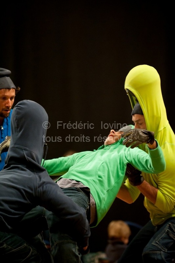 NEW TOWN , répétition publique le 27 juin 2013 à Roubaix au gymnase/ Danse à Lille.Conception : Bruno Pradet / Compagnie Vilcanota - photographie © Frédéric Iovino