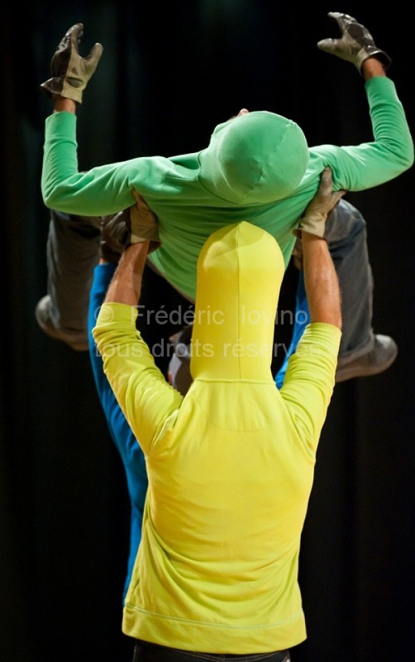 NEW TOWN , répétition publique le 27 juin 2013 à Roubaix au gymnase/ Danse à Lille.Conception : Bruno Pradet / Compagnie Vilcanota - photographie © Frédéric Iovino