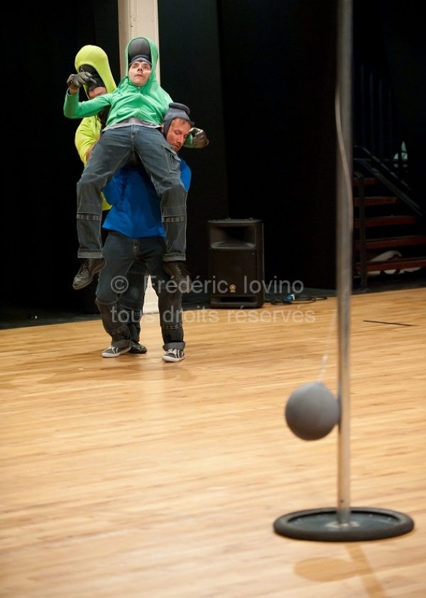 NEW TOWN , répétition publique le 27 juin 2013 à Roubaix au gymnase/ Danse à Lille.Conception : Bruno Pradet / Compagnie Vilcanota - photographie © Frédéric Iovino
