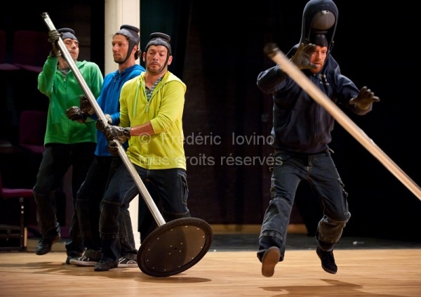 NEW TOWN , répétition publique le 27 juin 2013 à Roubaix au gymnase/ Danse à Lille.Conception : Bruno Pradet / Compagnie Vilcanota - photographie © Frédéric Iovino