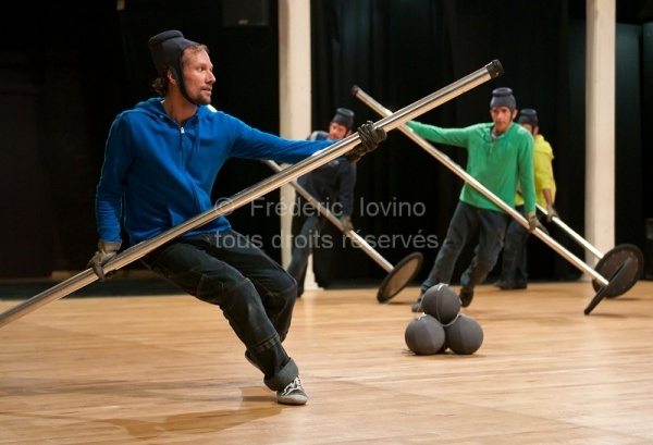 NEW TOWN , répétition publique le 27 juin 2013 à Roubaix au gymnase/ Danse à Lille.Conception : Bruno Pradet / Compagnie Vilcanota - photographie © Frédéric Iovino