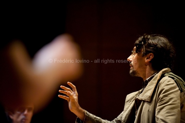 LUCIA DE LAMMERMOOR (Stanislas Nordey 2013): Stanislas Nordey lors d'une séance de répétition à l'Opéra de Lille le 13 septembre 2013 - photographie © Frédéric Iovino