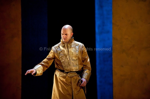 LUCIA DE LAMMERMOOR (Stanislas Nordey 2013): Roman Burdenko lors d'une séance de répétition à l'Opéra de Lille le 13 septembre 2013 - photographie © Frédéric Iovino