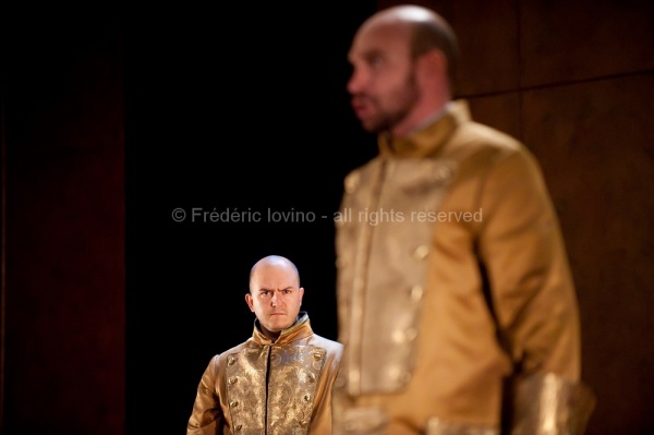 LUCIA DE LAMMERMOOR (Stanislas Nordey 2013): Roman Burdenko et Enrico Casari lors d'une séance de répétition à l'Opéra de Lille le 13 septembre 2013 -  photographie © Frédéric Iovino