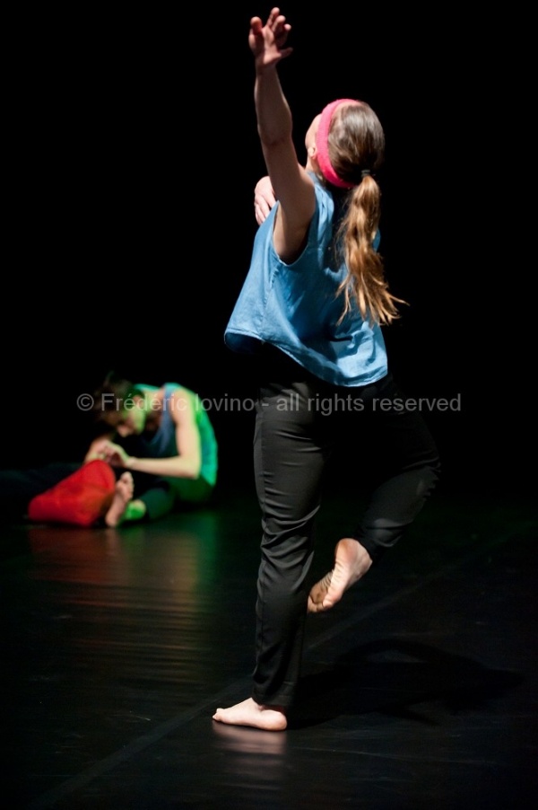 TEL QUEL!  - Chorégraphie: Thomas Lebrun - Avec: Julie Bougard, Véronique Teindas, Yohann Têté, Matthieu Patarozzi - photographie ©  Frédéric Iovino