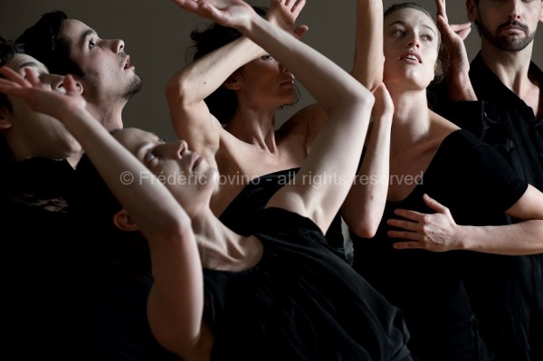 LIED BALLET (Thomas Lebrun, 2014)Répétition le 22 février 2014 au Théâtre National de Chaillot, ParisAvec Maxime Camo, Anthony Cazaux, Raphaël Cottin, Anne-Emmanuelle Deroo, Tatiana Julien, Anne-Sophie Lancelin, Matthieu Patarozzi, Léa Scher Et les musiciens Benjamin Alunni (ténor), Thomas Besnard (piano) - photographie © Frédéric Iovino