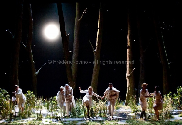 LA FINTA GIARDINIERA (David Lescot, 2014) - Du 17 au 30 mars 2014 à l'Opéra de Lille - Mise en scène: David Lescot - Direction musicale: Emmanuelle Haïm - Avec: Carlo Allemano, Erin Morley, Enea Scala, Marie-Adeline Henry, Marie-Claude Chappuis, Maria-Virginia Savastano, Nikolay Borchev - photographie © Frédéric Iovino