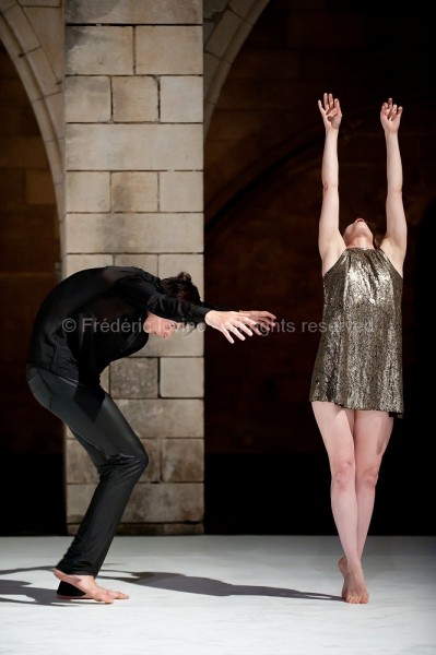 LIED BALLET - Chorégraphie: Thomas Lebrun - Du 06 au 13 juillet 2014 au Cloître des Carmes, Avignon - Avec: Benjamin Alunni (ténor), Thomas Besnard (piano), Maxime Camo, Anthony Cazaux, Raphaël Cottin, Anne-Emmanuelle Deroo, Tatiana Julien, Anne-Sophie Lancelin, Matthieu Patarozzi, Léa Scher - Photographie © Frédéric Iovino