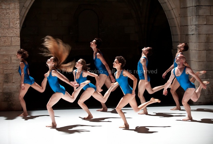 LIED BALLET - Chorégraphie: Thomas Lebrun - Du 06 au 13 juillet 2014 au Cloître des Carmes, Avignon - Avec: Benjamin Alunni (ténor), Thomas Besnard (piano), Maxime Camo, Anthony Cazaux, Raphaël Cottin, Anne-Emmanuelle Deroo, Tatiana Julien, Anne-Sophie Lancelin, Matthieu Patarozzi, Léa Scher - Photographie © Frédéric Iovino