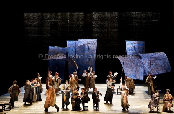 MADAMA BUTTERFLY (2015) - Mise en scène: Jean-François Sivadier, Direction musicale: Antonino Fogliani - AVEC : Serena Farnocchia , Victoria Yarovaya, Merunas Vitulskis, Armando Noguera, François Piolino  - Photographie © Frédéric Iovino