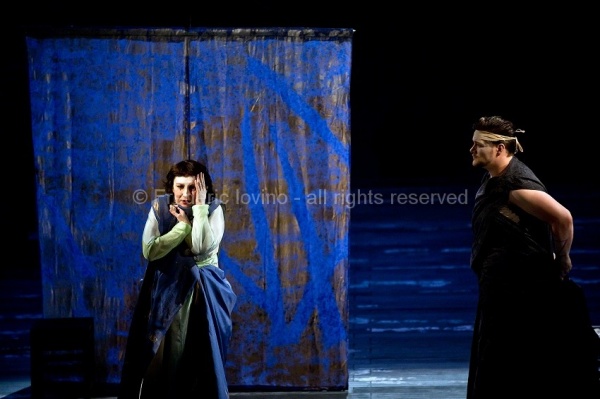 MADAMA BUTTERFLY (Jean-François Sivadier, 2015) - Du 18 mai 2015 au 04 juin 2015 à l'opéra de Lille - Mise en scène: Jean-François Sivadier, Direction musicale: Antonino Fogliani -  AVEC : Serena Farnocchia ,Merunas Vitulskis - Photographie © Frédéric Iovino