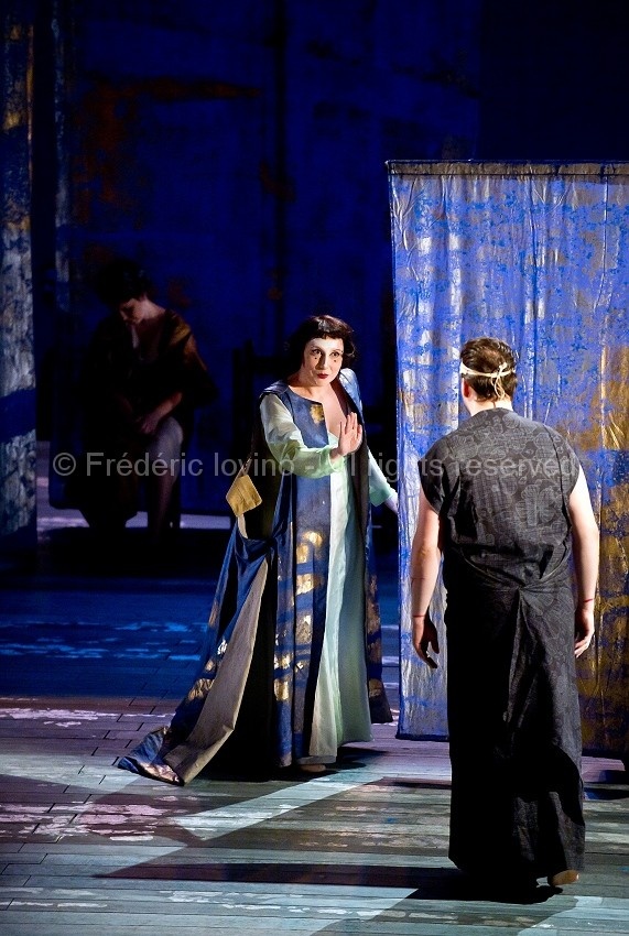 MADAMA BUTTERFLY (Jean-François Sivadier, 2015) - Du 18 mai 2015 au 04 juin 2015 à l'opéra de Lille - Mise en scène: Jean-François Sivadier, Direction musicale: Antonino Fogliani - AVEC : Serena Farnocchia , Merunas Vitulskis - Photographie © Frédéric Iovino