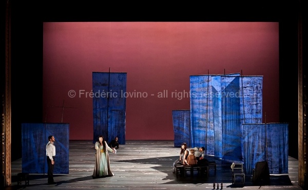 MADAMA BUTTERFLY (Jean-François Sivadier, 2015) - Du 18 mai 2015 au 04 juin 2015 à l'opéra de Lille - Mise en scène: Jean-François Sivadier, Direction musicale: Antonino Fogliani - AVEC :  Armando Noguera, Serena Farnocchia , Victoria Yarovaya, François Piolino, Raphaël Poirot - Photographie © Frédéric Iovino