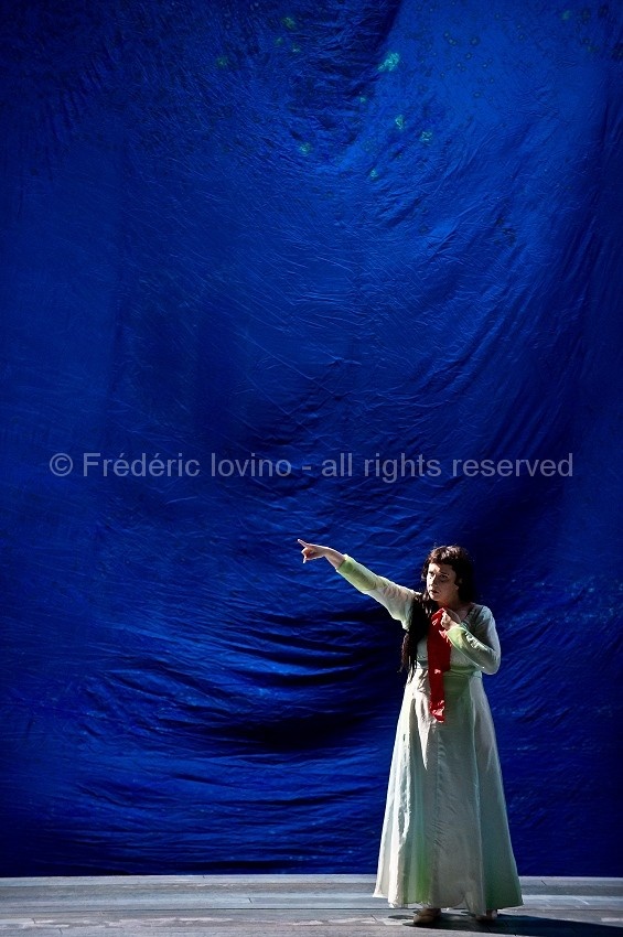 MADAMA BUTTERFLY (Jean-François Sivadier, 2015) - Du 18 mai 2015 au 04 juin 2015 à l'opéra de Lille - Mise en scène: Jean-François Sivadier, Direction musicale: Antonino Fogliani-  AVEC : Serena Farnocchia - Photographie © Frédéric Iovino