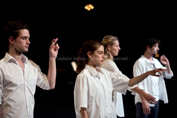 UN SACRE DU PRINTEMPS (Daniel Linehan 2015)  Du 11 au 13 juin 2015 à l'opéra de Lille. Chorégraphie Daniel Linehan - Avec: Jean-Luc Plouvier (piano), Alain Franco (piano) - Danseurs: Balazs Busa, Jeanne Colin, Andras Déri, Alexandra Dolgova, Erik Eriksson, Taha Ghauri, James McGinn, Charles Ngombengombe, Krisjanis Sants, Christoffer Schieche, Hagar Tenenbaum, Roman Van Houtven, Thomas Vantuycom, Kathryn Vickers, Tiran Willemse --- Photographie © Frédéric Iovino