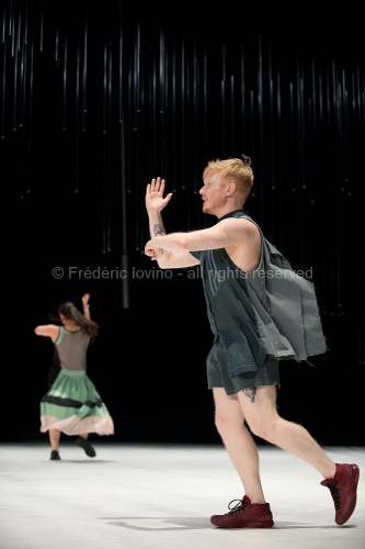 DBDDBB (DANIEL LINEHAN, 2015) - Du 03 au 05 novembre 2015 à l’opéra de Lille - Concept et chorégraphie : Daniel Linehan - Avec: Marcus Baldemar, Anneleen Keppens, Liz Kinoshita, Daniel Linehan, Victor Pérez Armero - Photographie © Frédéric Iovino