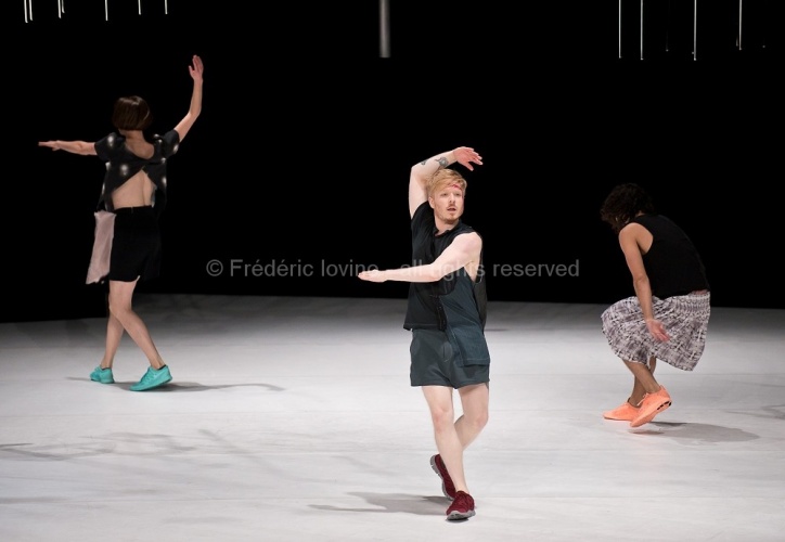 DBDDBB (DANIEL LINEHAN, 2015) - Du 03 au 05 novembre 2015 à l’opéra de Lille - Concept et chorégraphie : Daniel Linehan - Avec: Marcus Baldemar, Anneleen Keppens, Liz Kinoshita, Daniel Linehan, Victor Pérez Armero - Photographie © Frédéric Iovino