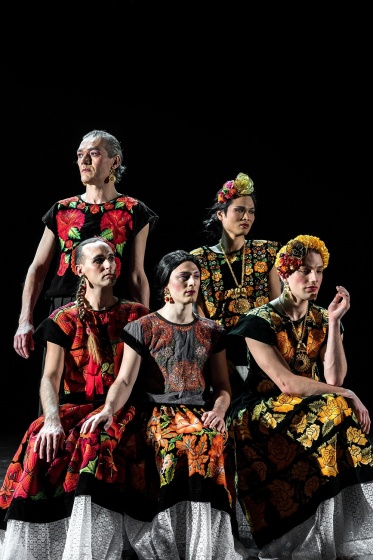 SOUS LES FLEURS (Thomas Lebrun, pré-séance le 15 février 2023 au CCNT)  - Photographie Frédéric IOVINO