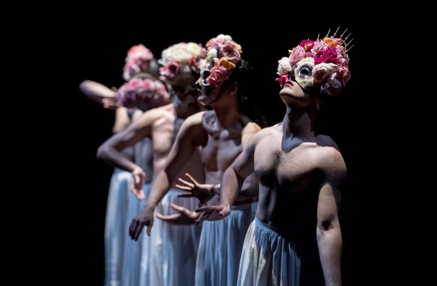 SOUS LES FLEURS (Thomas Lebrun, 2023)