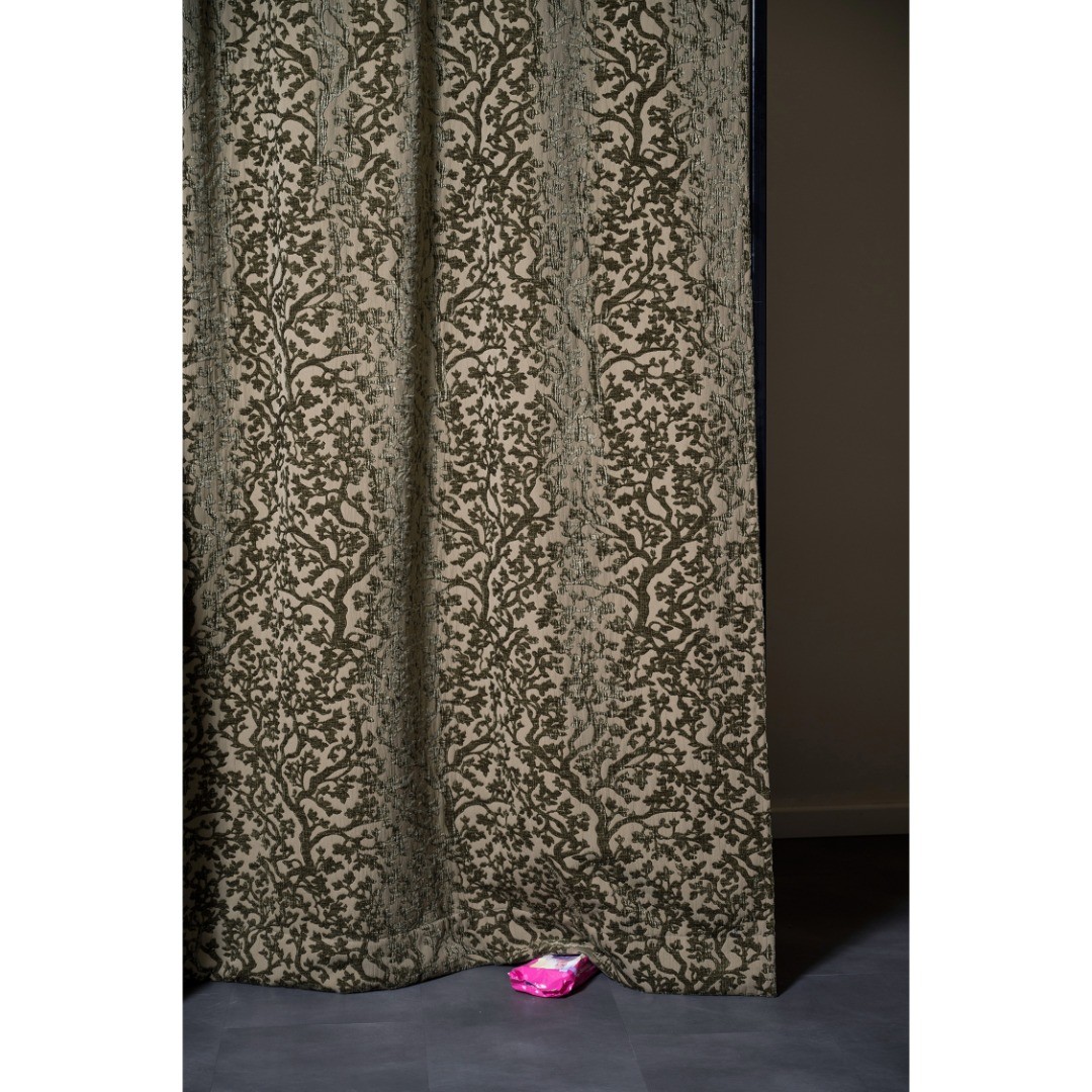 Work in progress 2020 - "Le théâtre des opérations" - ©F.Iovino #curtains #photographer #rideaux #photoseries #photographe #newwork #workinprogress #curtain #rideau  #staged #contemporaryphotography  #photography #absentbody #scene #stilllife #absence