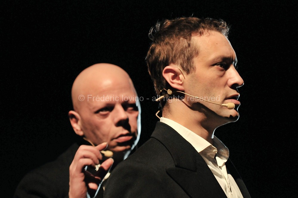 " BLIND MOVIES " par La compagnie Les Sangs Cailloux - Ecriture, realisation, montage et mise en scene : Pascal Marquilly - Avec: Carmelo Carpenito , Charles Compagnie . Les 25 et 26 fevrier 2010 a La Condition Publique / Roubaix - photographie © Frédéric Iovino