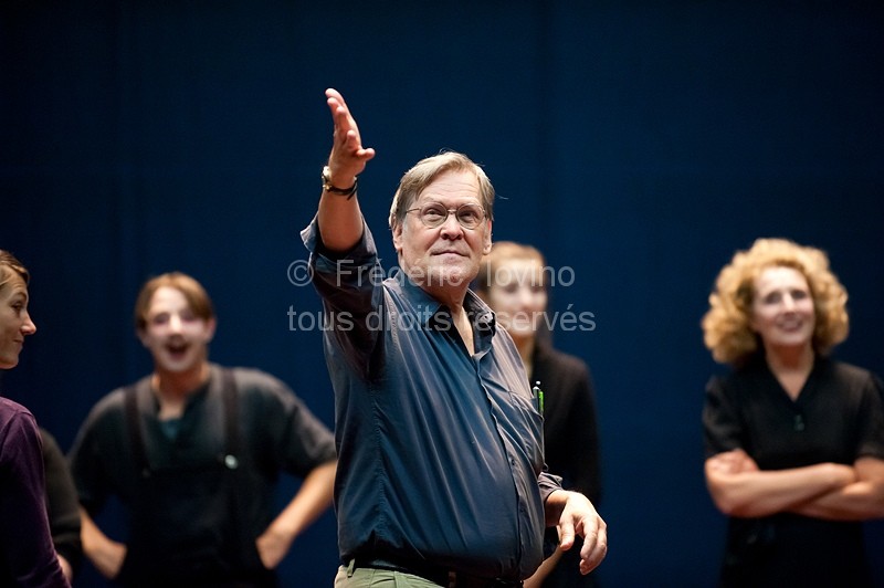 Stuart Seide lors d'une répétition de AU BOIS LACTÉ en septembre 2012 au Théâtre du Nord à Lille .Avec Stuart Seide - photographie © Frédéric Iovino