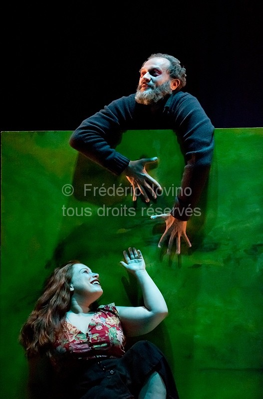 AU BOIS LACTÉ de Dylan Thomas, version scénique et mise en scène Stuart Seide au Théâtre du Nord à Lille du 26 septembre 2012 au 12 octobre 2012.Avec Lucie Boissonneau, Christophe Carassou - photographie© Frédéric Iovino