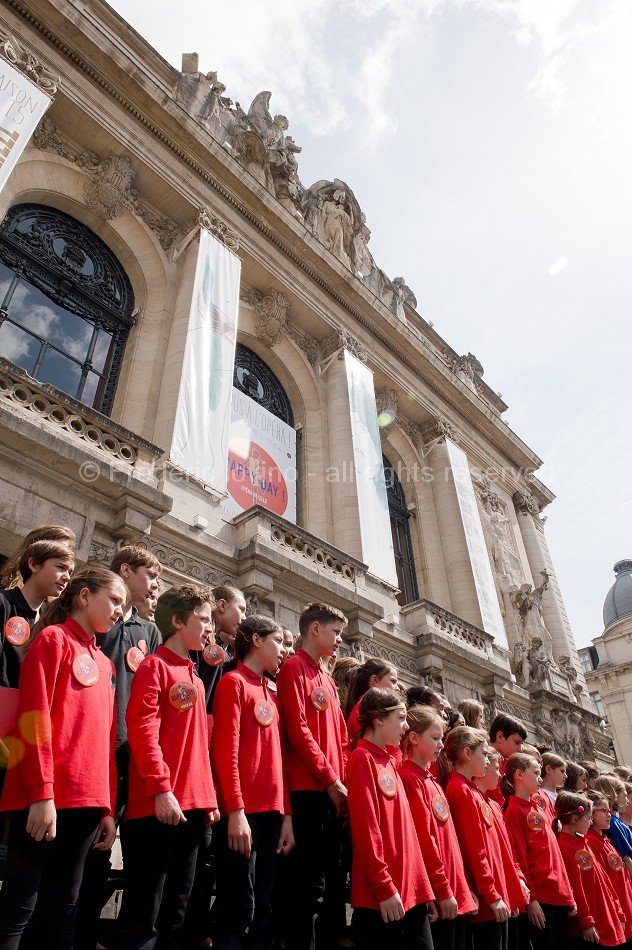 Happy day - Opéra de Lille - Journée européenne de l'opéra - Dimanche 10 mai 2015 - Avec : Jean-François Sivadier, la pré-maîtrise de Radio-France , le Choeur maîtrisien du conservatoire de Wasquehal, Pôle d'art vocal du conservatoire du pays de Montbéliard - photographie © Frédéric Iovino