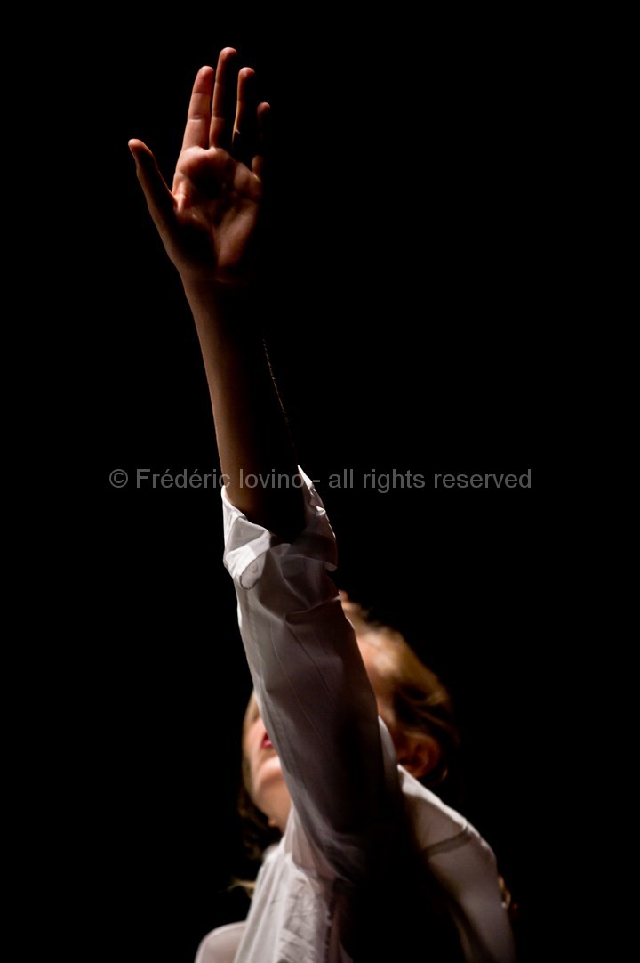 UN SACRE DU PRINTEMPS (Daniel Linehan 2015) Du 11 au 13 juin 2015 à l'opéra de Lille. Chorégraphie Daniel Linehan - Avec: Jean-Luc Plouvier (piano), Alain Franco (piano) - Danseurs: Balazs Busa, Jeanne Colin, Andras Déri, Alexandra Dolgova, Erik Eriksson, Taha Ghauri, James McGinn, Charles Ngombengombe, Krisjanis Sants, Christoffer Schieche, Hagar Tenenbaum, Roman Van Houtven, Thomas Vantuycom, Kathryn Vickers, Tiran Willemse --- Photographie © Frédéric Iovino