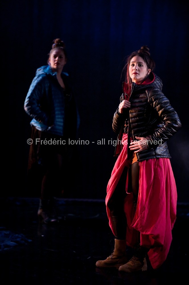 SIT OZFÅRS WYSR / Ensemble 101 & Macompagnie - Auteurs : Jeanne Béziers et Mike Solomon - Mise en Scène : Jeanne Béziers - Interprètes : Marie Perbost , Marie Picaut , Mike Solomon , Ryan Veillet et Mathieu Dubroca - photographies © Frédéric Iovino