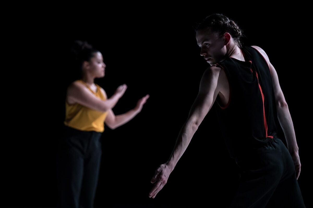 L’ELOGE DES POSSIBLES (Raphaël Cottin / Cie La poétique des signes) le 09.12.2024 au CCNT Tours - Photographie © Frédéric Iovino