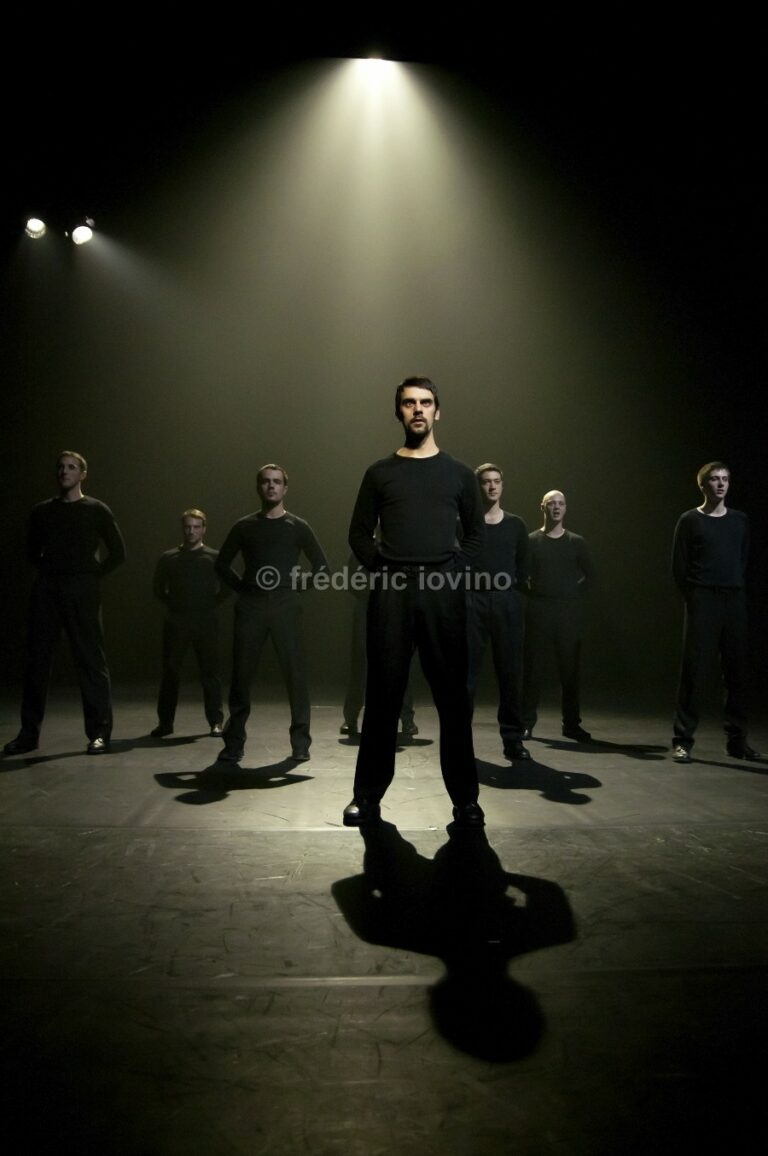 LA SUPPLICATION , de Svetlana Alexievitch, adaptation et mise en scene Stephanie Loik du 19 au 25 octobre 2012 au Theatre de l'Ideal - TourcoingAvec Arnaud Agnel, Aurelien Ambach-Albertini, Anthony Diaz, Maxime Guyon, Yann Lesvenan, Adrien Mauduit, David Scattolin, Antoine Suarez-Pazos --- © Frédéric Iovino