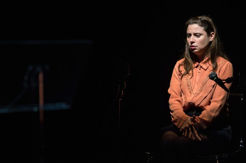 LA VALIDATION le 22 novembre 2023 au théâtre de la Verrière à Lille.
Texte et mise en scène : Antoine Lemaire.
Avec : Cyril Brisse, Muriel Cocquet, Camille Dupond, Céline Dupuis, Bruno Tuchszer. Lumières Vincent Thomas. Création vidéo Sandra Suire.
Photographie © Frédéric Iovino