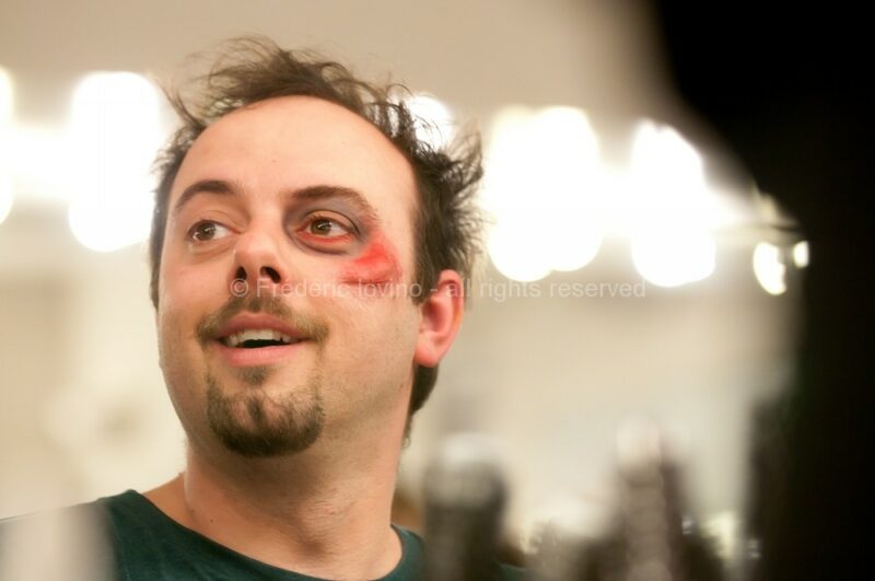 Coulisses et retransmission LE BARBIER DE SEVILLE le 18 mai 2013 à l’Opéra de Lille - Direction musicale: Antonello Allemandi - Mise en scène: Jean-François Sivadier - Avec : Taylor Stayton (Le Comte Almaviva), Tiziano Bracci (Bartolo), Eduarda Melo (Rosine), Armando Noguera (Figaro), Adam Palka (Basilio), Jennifer Rhys-Davies (Berta), Oliver Dunn (Fiorello), Choeur de l’Opéra de Lille - photographie © Frédéric IOVINO