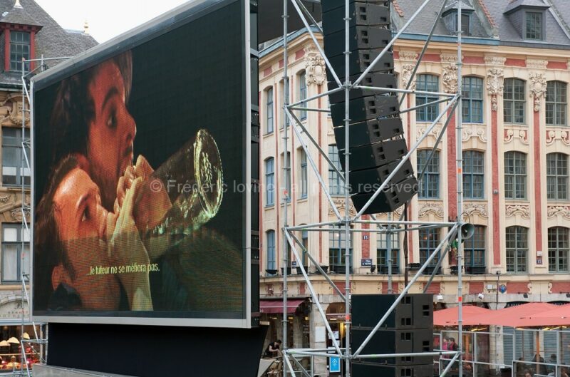 Coulisses et retransmission LE BARBIER DE SEVILLE le 18 mai 2013 à l’Opéra de Lille - Direction musicale: Antonello Allemandi - Mise en scène: Jean-François Sivadier - Avec : Taylor Stayton (Le Comte Almaviva), Tiziano Bracci (Bartolo), Eduarda Melo (Rosine), Armando Noguera (Figaro), Adam Palka (Basilio), Jennifer Rhys-Davies (Berta), Oliver Dunn (Fiorello), Choeur de l’Opéra de Lille - photographie © Frédéric IOVINO