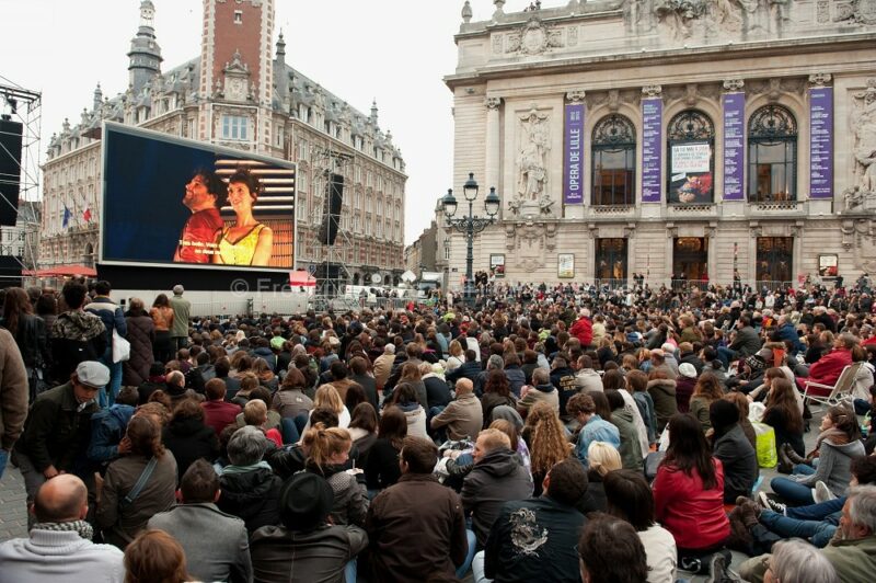 Coulisses et retransmission LE BARBIER DE SEVILLE le 18 mai 2013 à l’Opéra de Lille - Direction musicale: Antonello Allemandi - Mise en scène: Jean-François Sivadier - Avec : Taylor Stayton (Le Comte Almaviva), Tiziano Bracci (Bartolo), Eduarda Melo (Rosine), Armando Noguera (Figaro), Adam Palka (Basilio), Jennifer Rhys-Davies (Berta), Oliver Dunn (Fiorello), Choeur de l’Opéra de Lille - photographie © Frédéric IOVINO