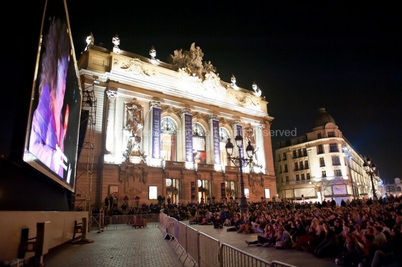 Coulisses et retransmission LE BARBIER DE SEVILLE le 18 mai 2013 à l’Opéra de Lille - Direction musicale: Antonello Allemandi - Mise en scène: Jean-François Sivadier - Avec : Taylor Stayton (Le Comte Almaviva), Tiziano Bracci (Bartolo), Eduarda Melo (Rosine), Armando Noguera (Figaro), Adam Palka (Basilio), Jennifer Rhys-Davies (Berta), Oliver Dunn (Fiorello), Choeur de l’Opéra de Lille - photographie © Frédéric IOVINO