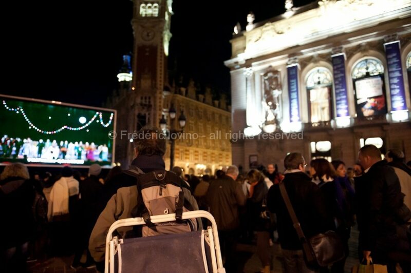 Coulisses et retransmission LE BARBIER DE SEVILLE le 18 mai 2013 à l’Opéra de Lille - Direction musicale: Antonello Allemandi - Mise en scène: Jean-François Sivadier - Avec : Taylor Stayton (Le Comte Almaviva), Tiziano Bracci (Bartolo), Eduarda Melo (Rosine), Armando Noguera (Figaro), Adam Palka (Basilio), Jennifer Rhys-Davies (Berta), Oliver Dunn (Fiorello), Choeur de l’Opéra de Lille - photographie © Frédéric IOVINO