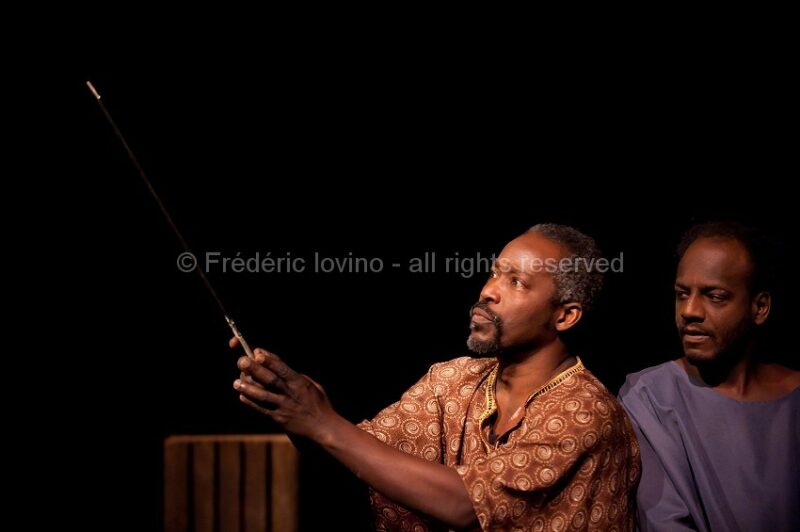 AIR EUROPA (Pierre-Jean Naud , 2013) - du 20 au 23 novembre 2013 au Théâtre de la Verrière à Lille - Mise en scène et scénographie : Pierre-Jean Naud - Avec Tito Eluki, Salomé Mpondo-Dicka, Jean-Erns Marie-Louise et Assane Timbo --- Photographie © Frédéric Iovino