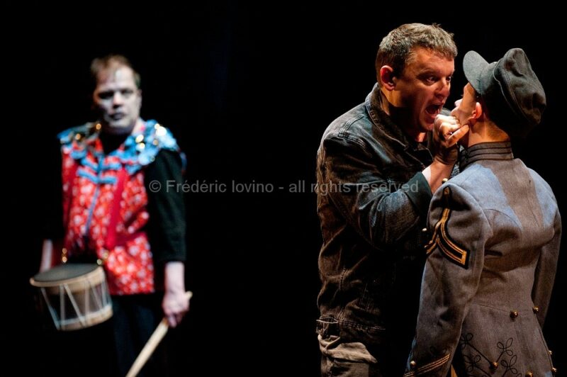 UN STOIQUE SOLDAT DE PLOMB (Florence Lavaud 2014) - Avec Martial Bourlart, Florian Caron et Thierry Dupont - Photographie © Frédéric Iovino